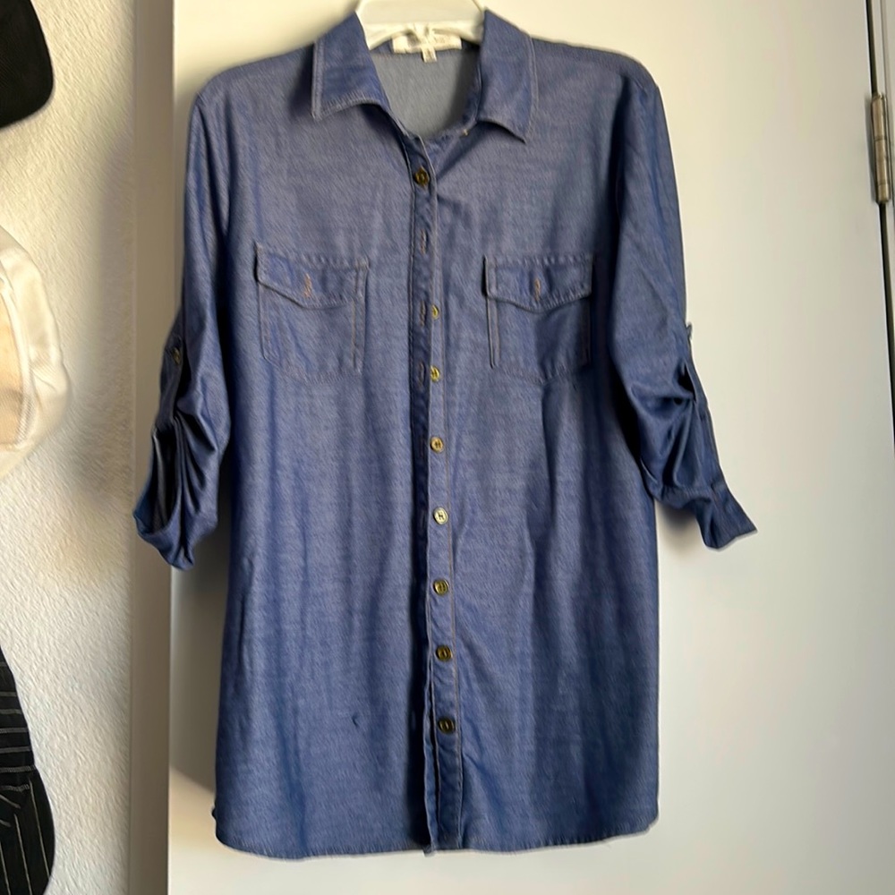 🌸🌼 Eden  & Olivia button down blouse